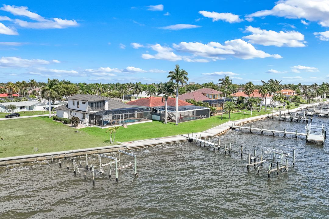 1028 Dolphin Dr, Cape Coral, FL 33904