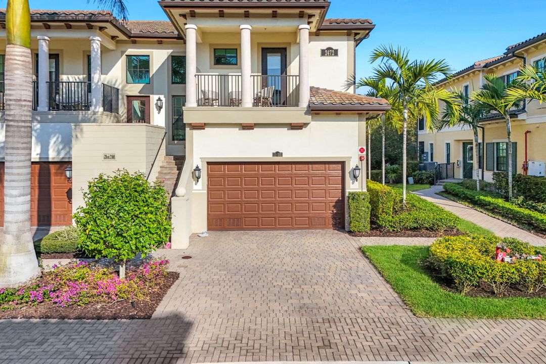 2472 Breakwater Wy #11-102, Naples, FL 34112