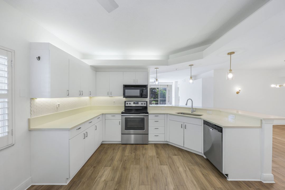 6812 Satinleaf Rd S #101, Naples, FL 34109