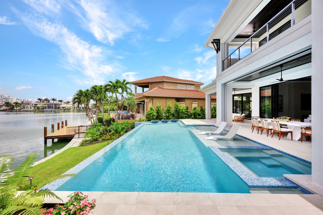 3401 Crayton Rd, Naples, FL 34102