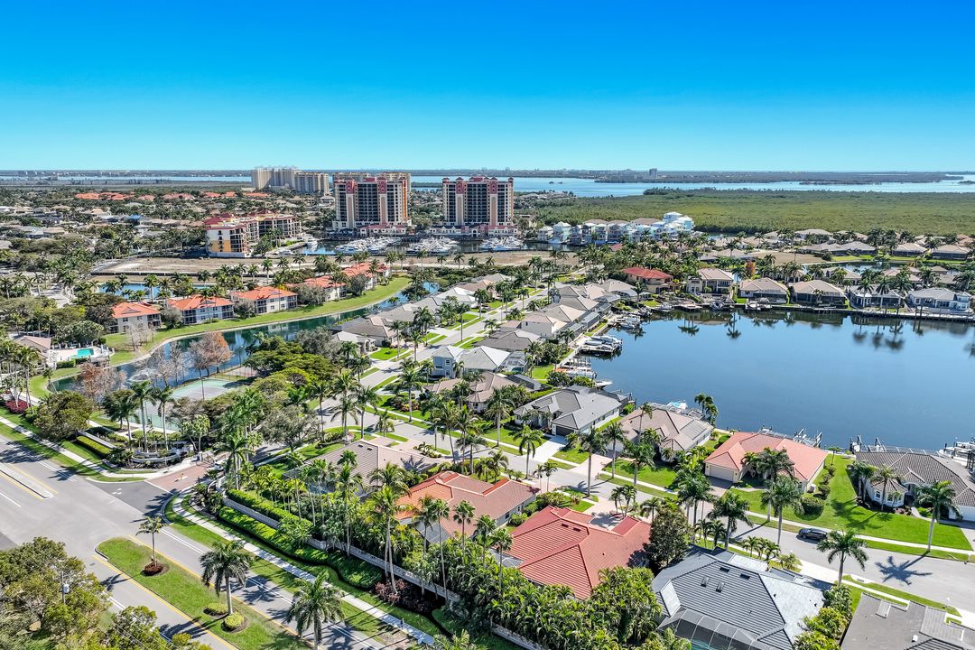 1817 Lagoon Ln, Cape Coral, FL 33914