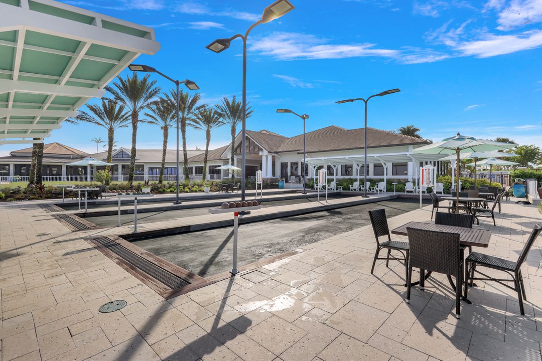 8950 Weathered Stone Dr, Naples, FL 34120