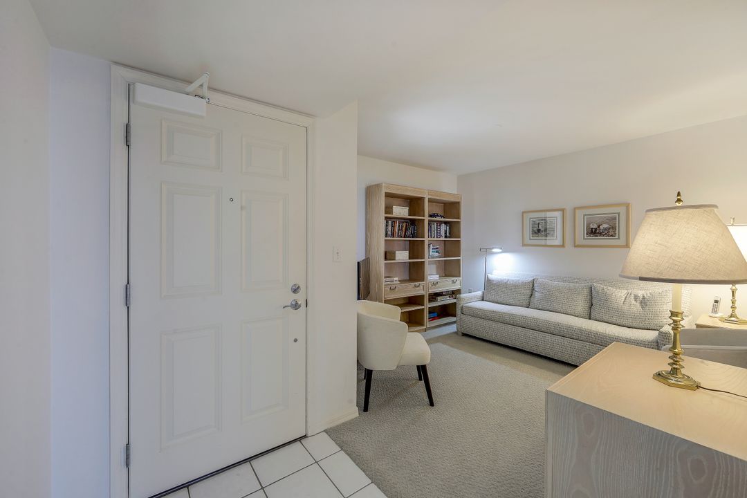 40 Seagate Dr #702, Naples, FL 34103