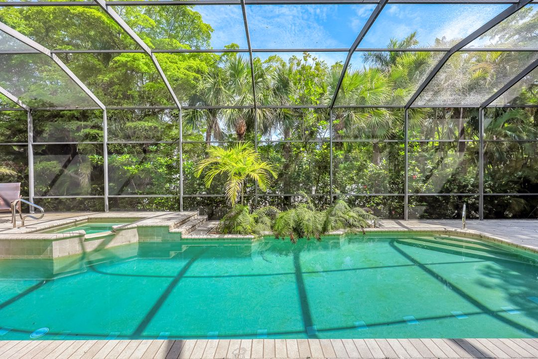 258 9th Ave S, Naples, FL 34102