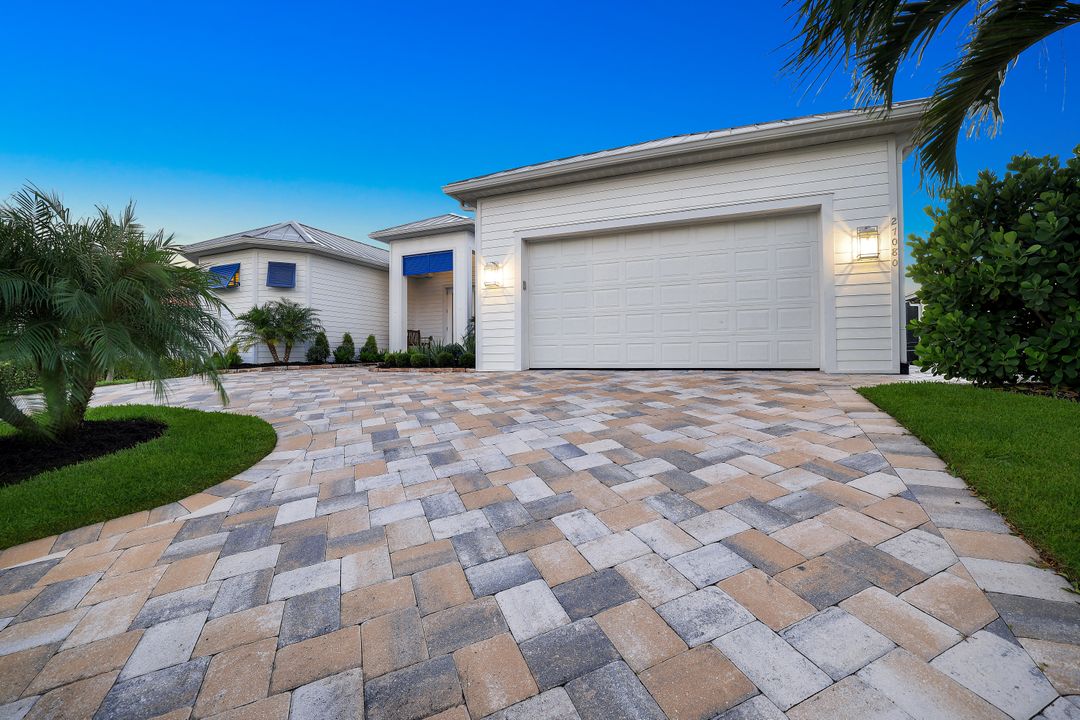 27080 Flamingo Dr, Bonita Springs, FL 34135