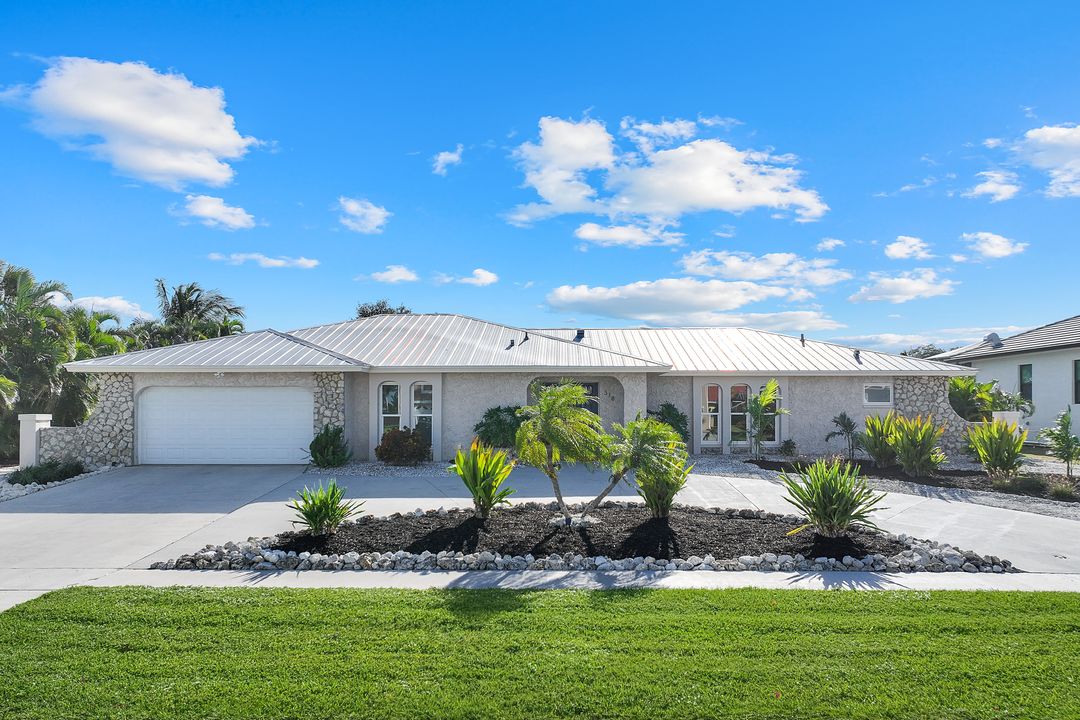 318 Grapewood Ct, Marco Island, FL 34145