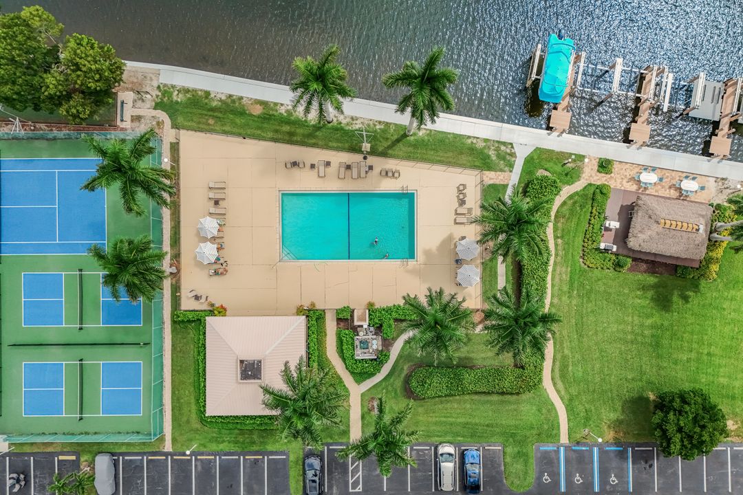 11118 Gulf Shore Dr #803, Naples, FL 34108