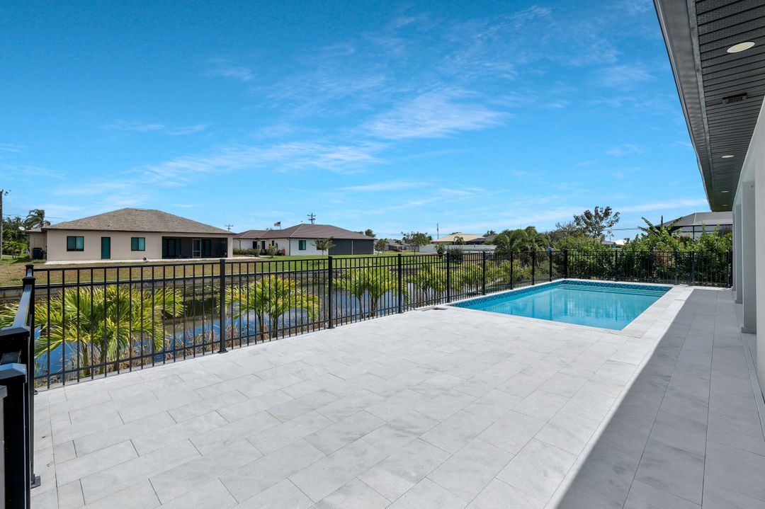 909 SW 11th Ct, Cape Coral, FL 33991