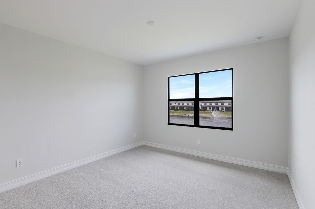 7473 Rockefeller Dr, Naples, FL 34119