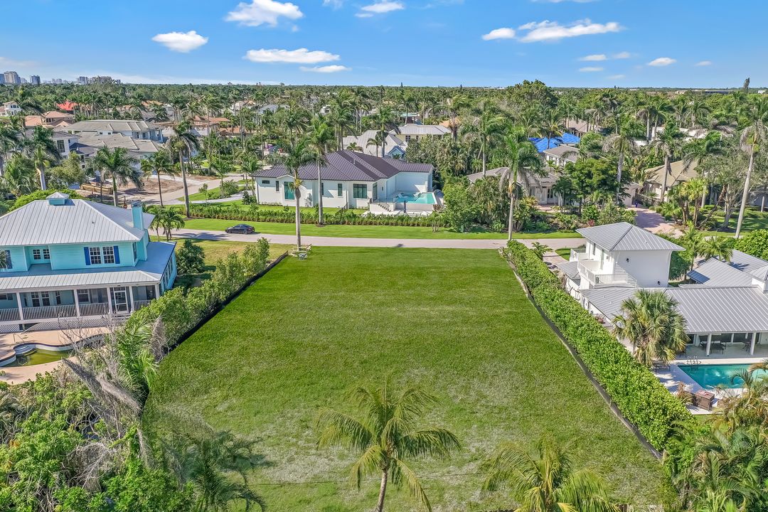 350 Rudder Rd, Naples, FL 34102