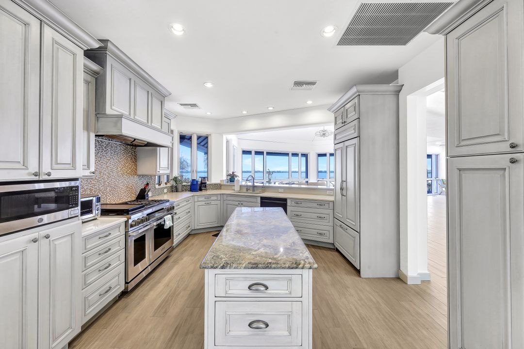 336 Seabreeze Dr, Marco Island, FL 34145