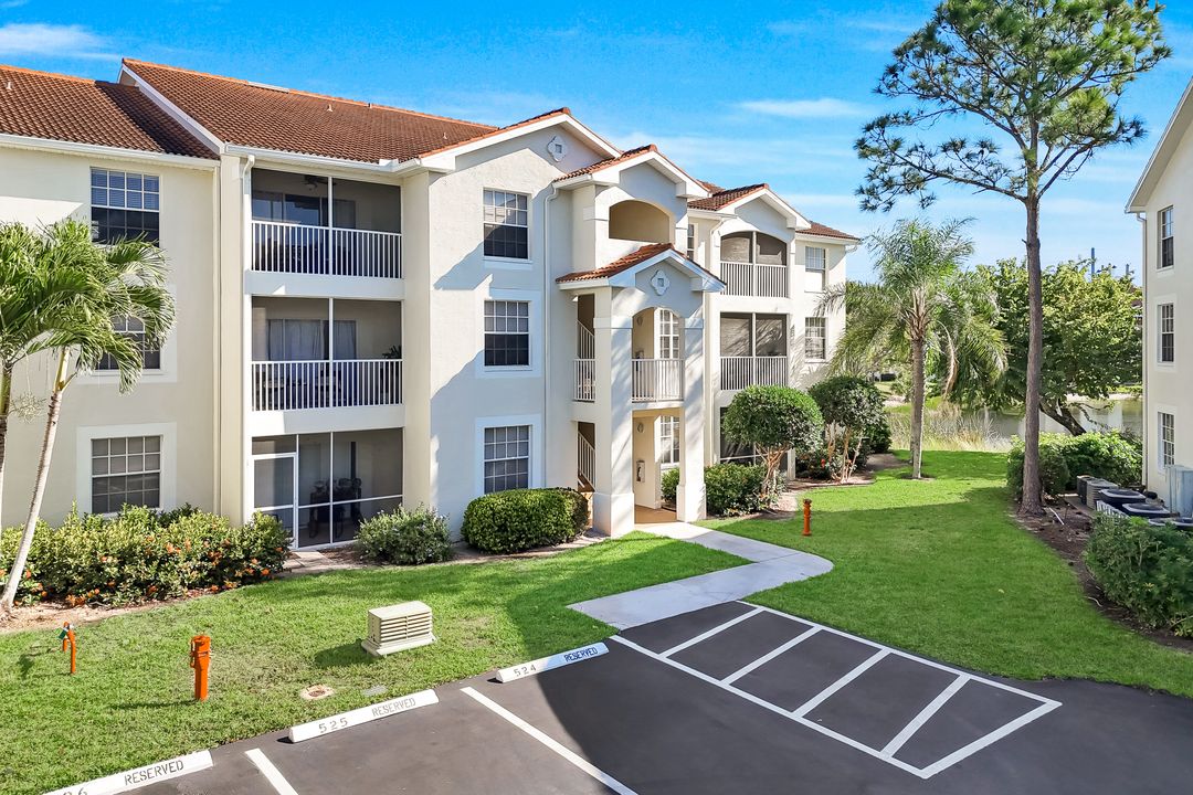 4620 St Croix Ln #911, Naples, FL 34109