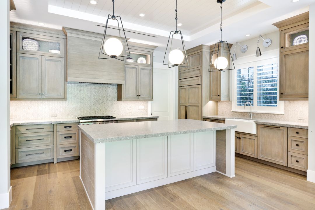 91 14th St S, Naples, FL 34102
