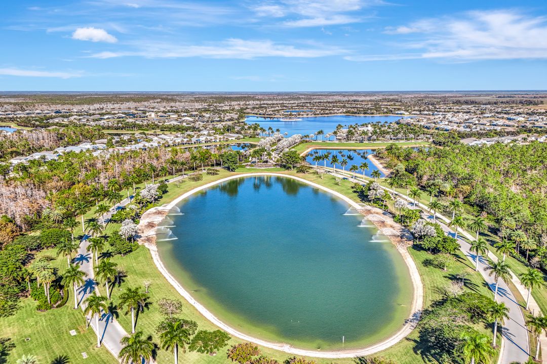 14863 Edgewater Cir, Naples, FL 34114