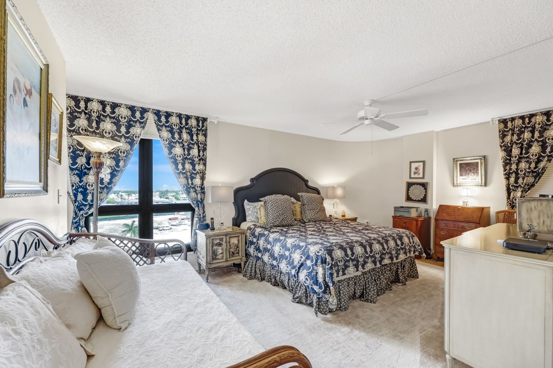 3215 Gulf Shore Blvd N #611, Naples, FL 34103