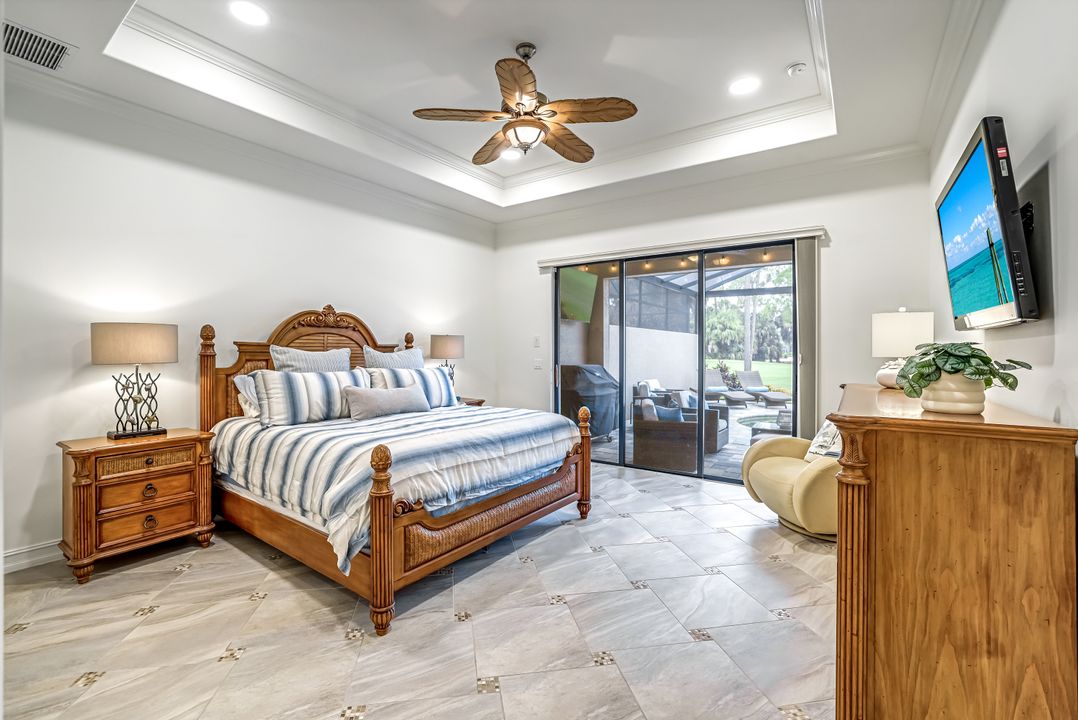7523 Moorgate Point Way, Naples, FL 34113