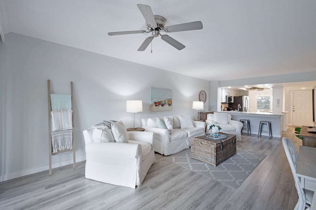 15191 Cedarwood Ln, Naples, FL 34110