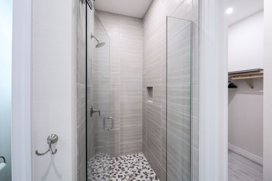 250 Indies Dr E  #202, Naples, FL 34114