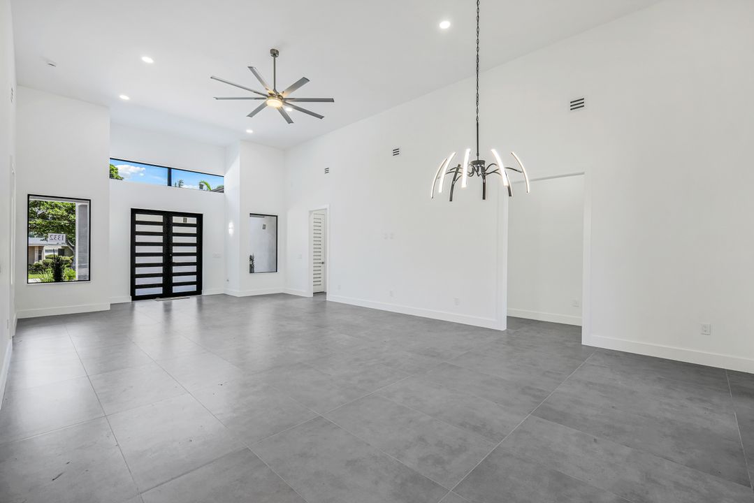 1332 Longwood Dr, Fort Myers, FL 33919