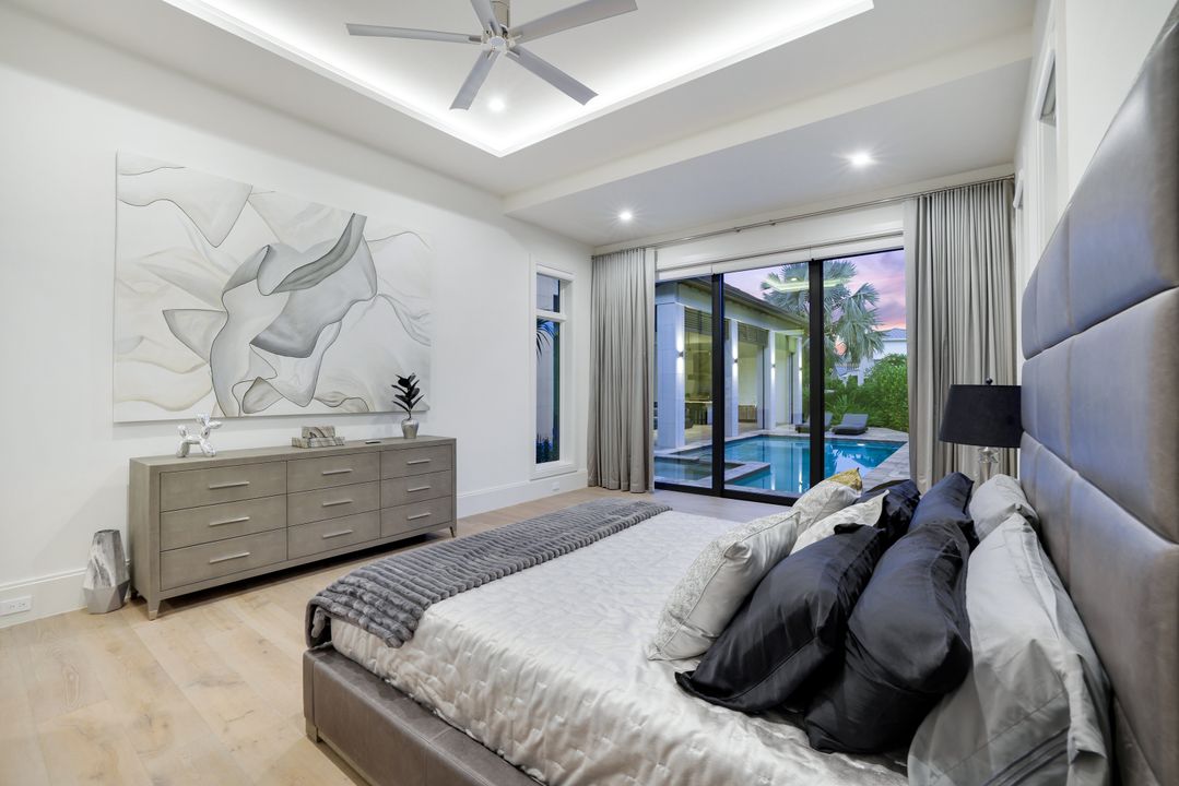 541 Whispering Pine Ct, Naples, FL 34103