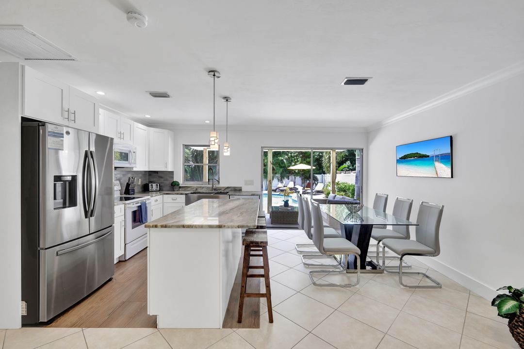 534 97th Ave N, Naples, FL 34108