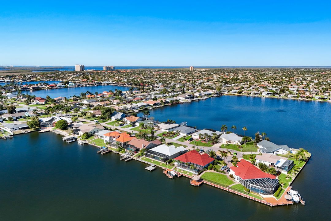 5011 SW 5th Pl, Cape Coral, FL 33914