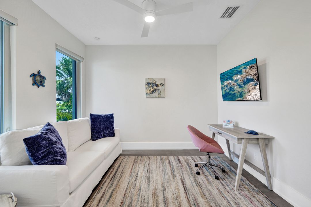 574 94th Ave N, Naples, FL 34108