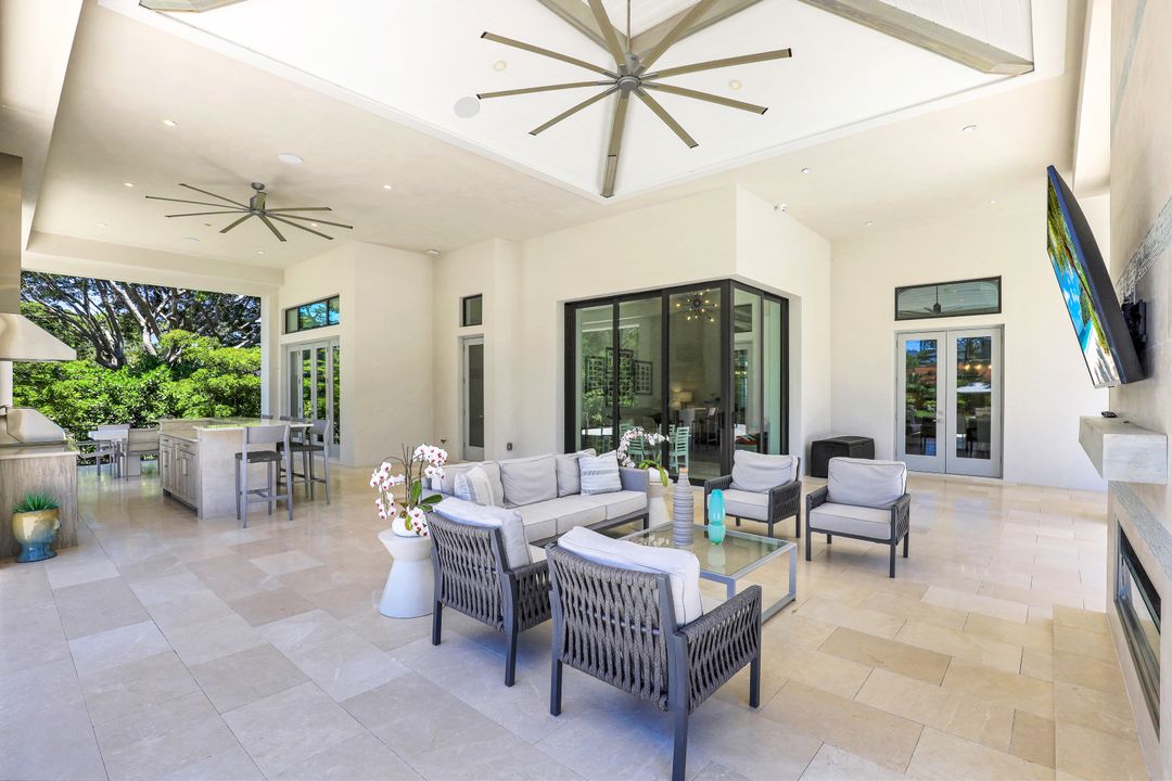 125 Caribbean Rd, Naples, FL 34108