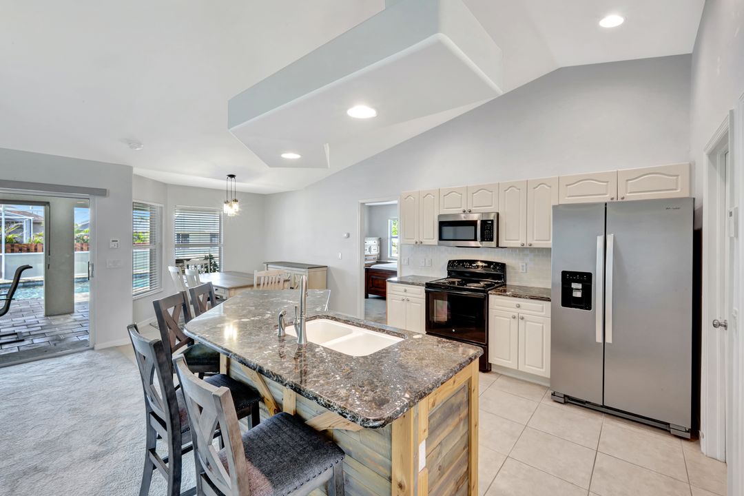 1904 NE 18th Pl, Cape Coral, FL 33909