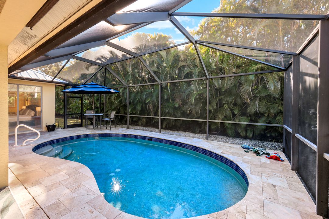 302 Sawgrass Ct, Naples, FL 34110