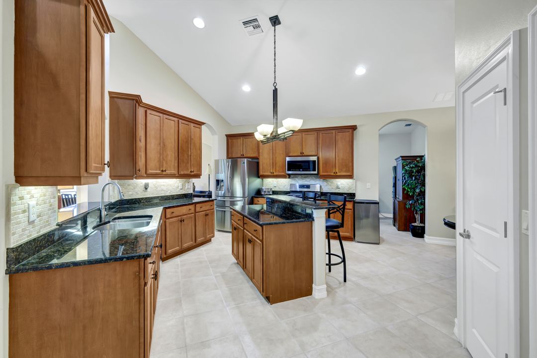 18493 Royal Hammock Blvd, Naples, FL 34114