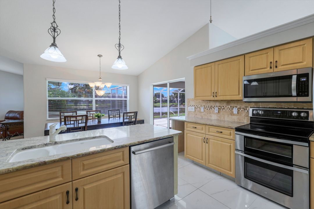 7563 Woodland Bend Cir, Fort Myers, FL 33912