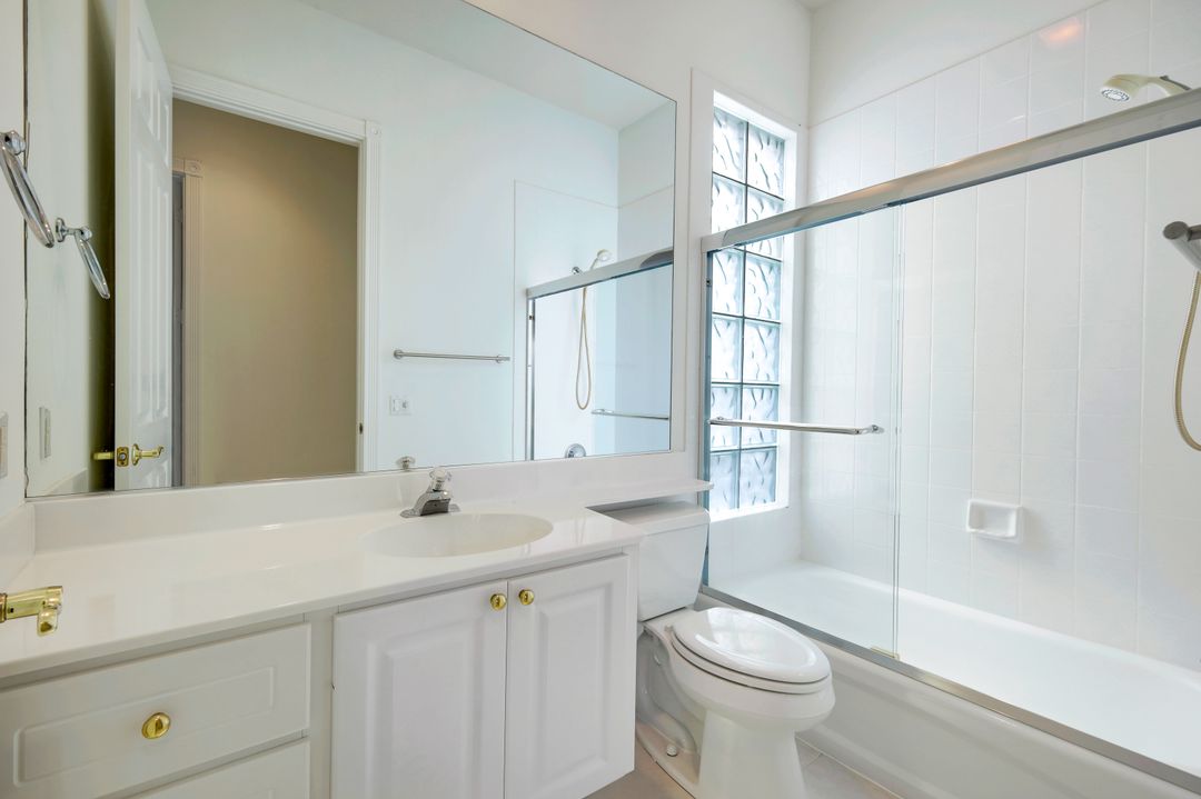 5304 Hawkesbury Way, Naples, FL 34119