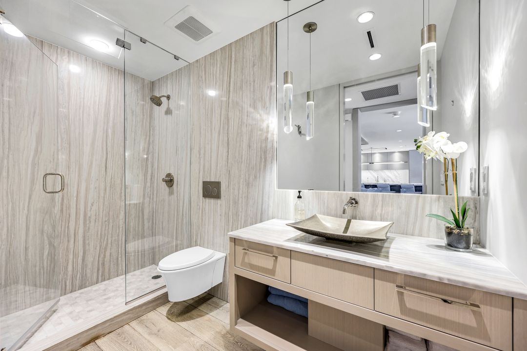 295 5th Ave S, Naples, FL 34102