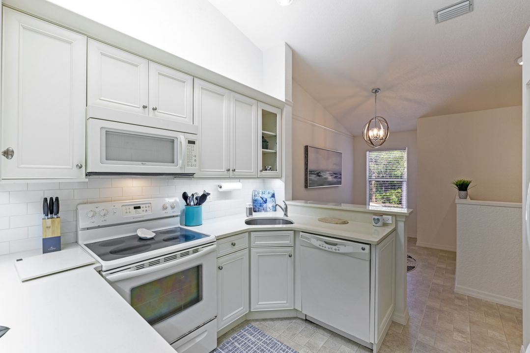 386 Emerald Bay Cir #G4, Naples, FL 34110