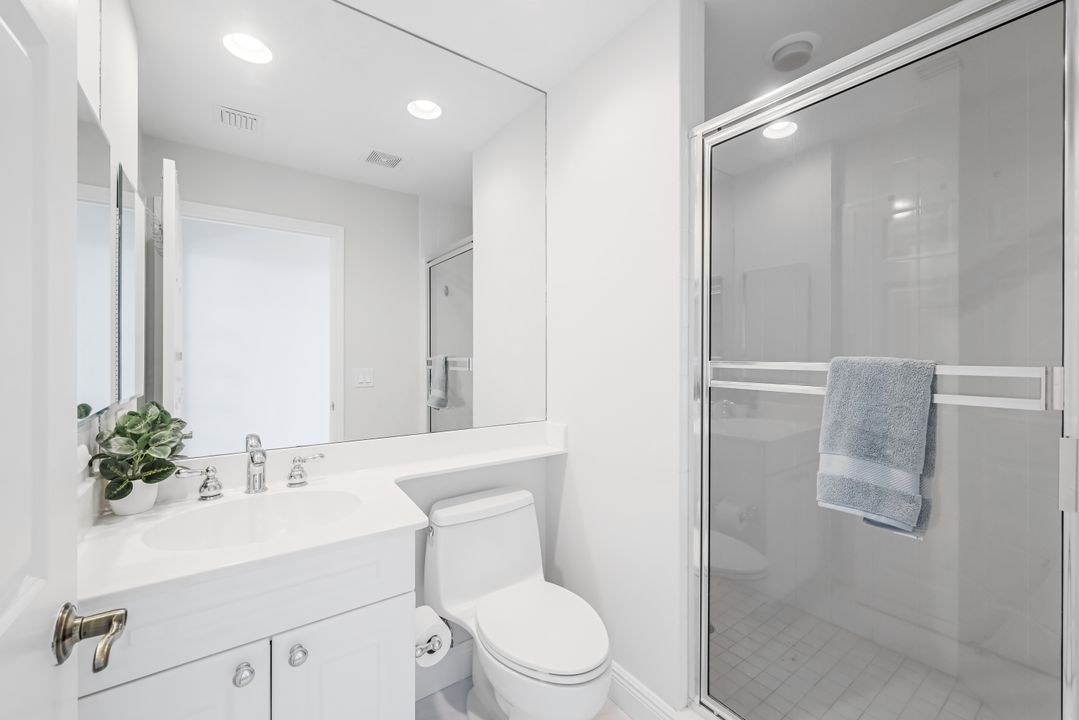 425 Cove Tower Dr  #1501, Naples, FL 34110