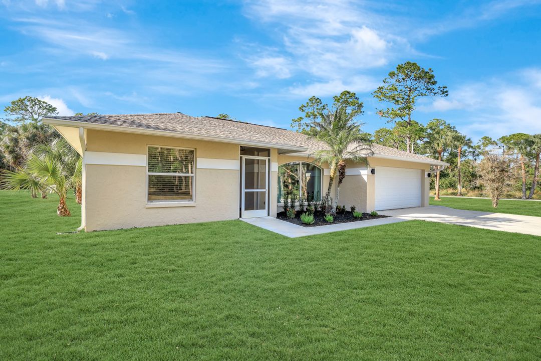 495 9th St SW, Naples, FL 34117