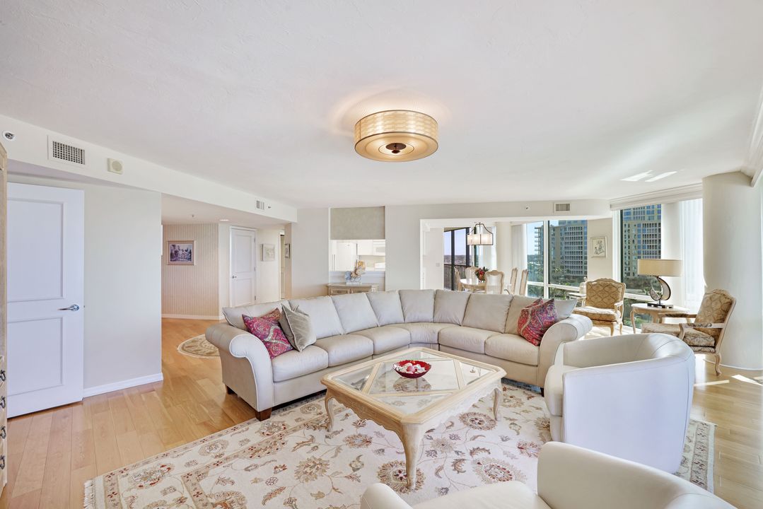 4651 Gulf Shore Blvd N #701, Naples, FL 34103