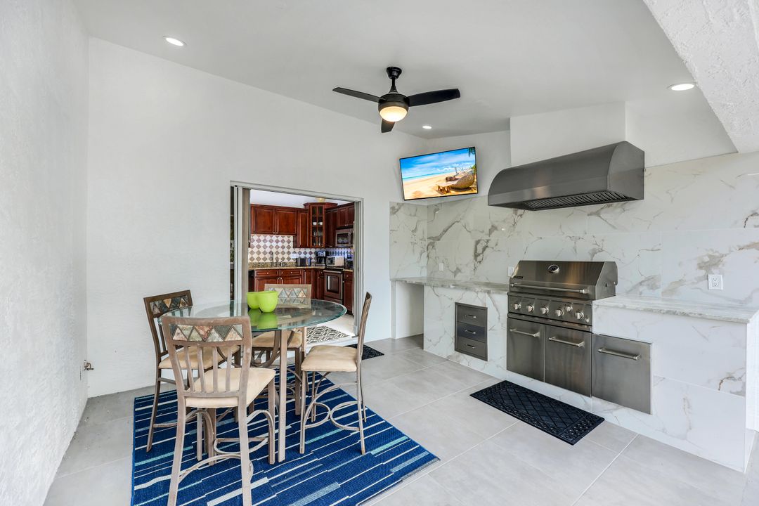 567 93rd Ave N, Naples, FL 34108