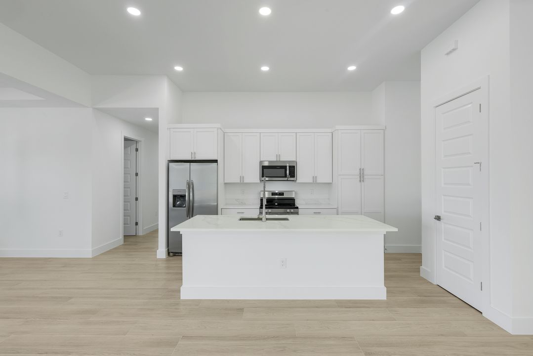 1600 NW 38th Ave, Cape Coral, FL 33993