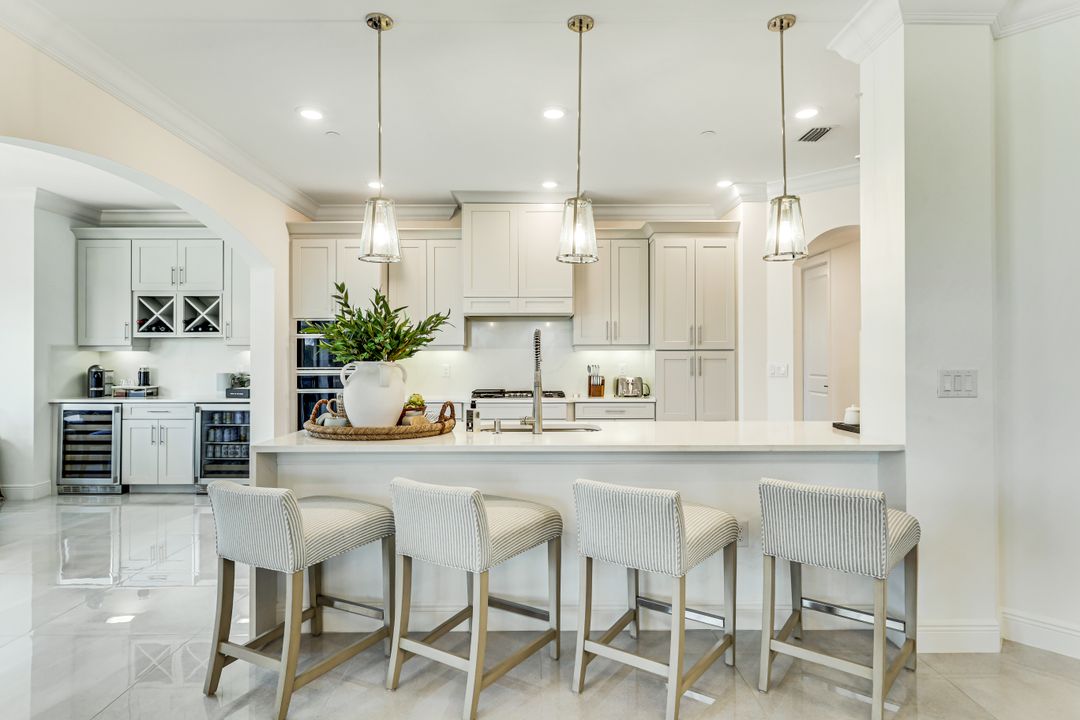 16347 Viansa Wy #202, Naples, FL 34110