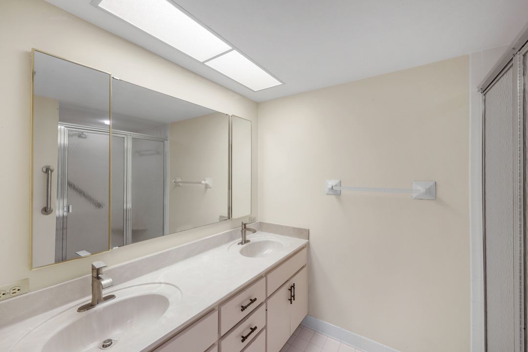 9653 Gulf Shore Dr #303, Naples, FL 34108