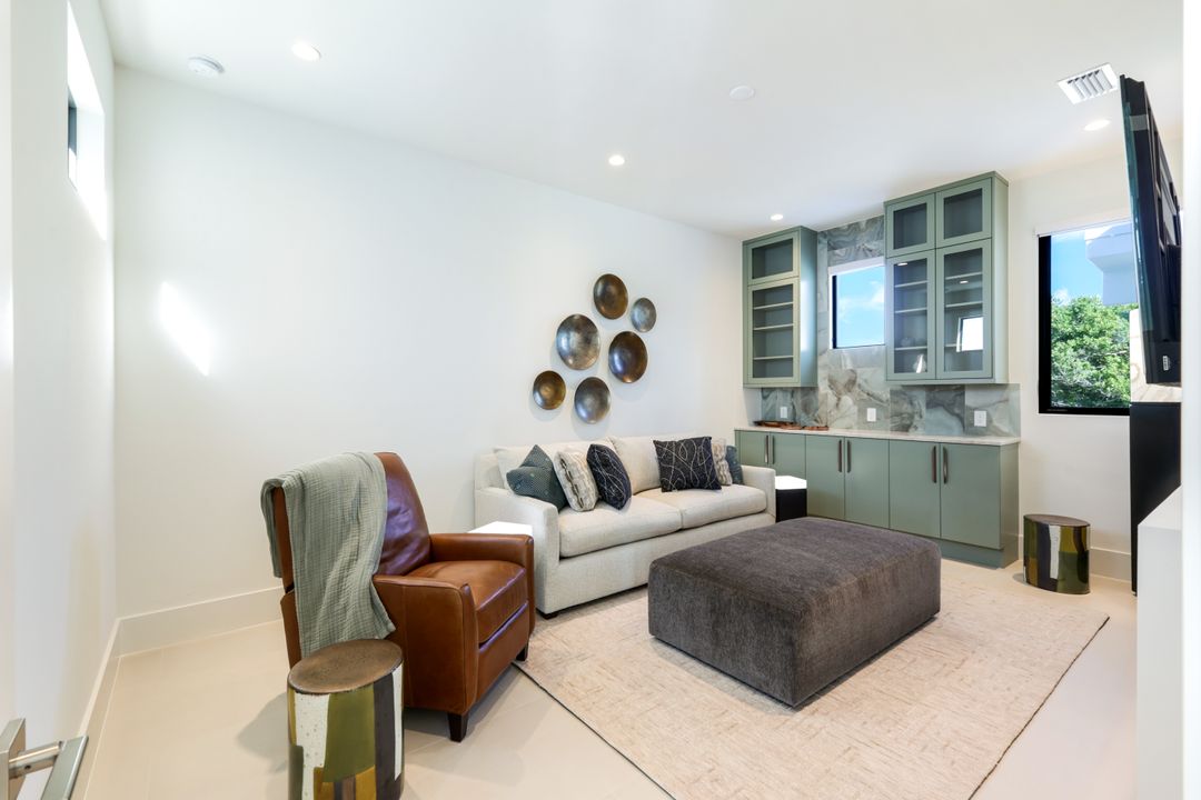 5384 Colonade Ct, Cape Coral, FL 33904