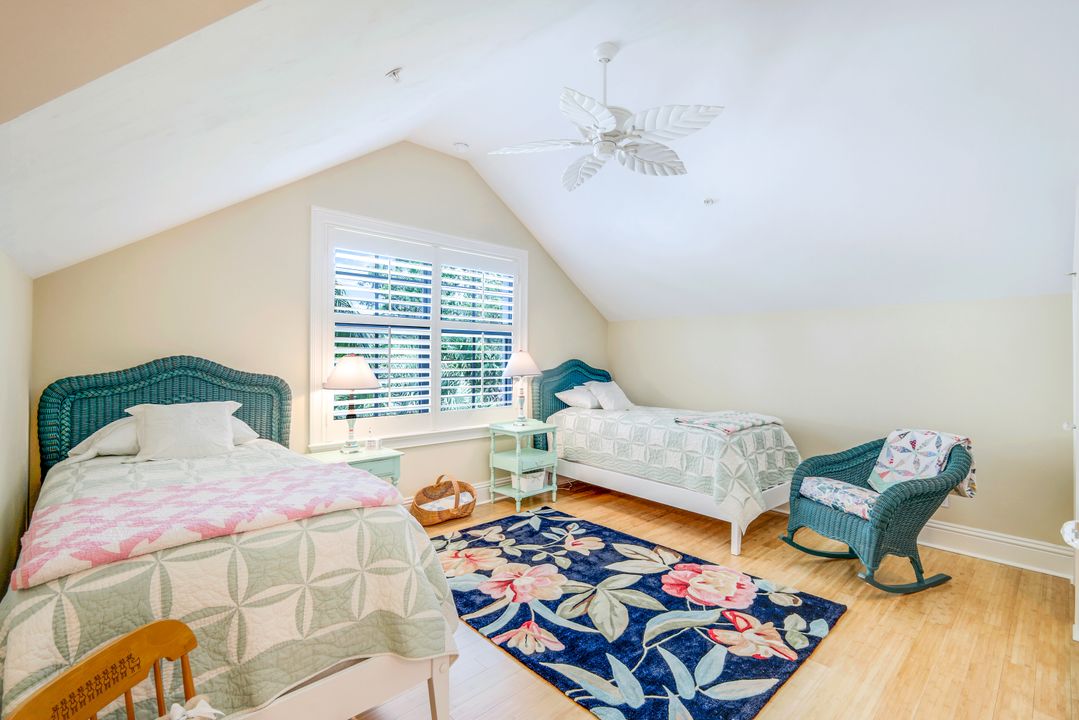 331 3rd Ave S #4, Naples, FL 34102