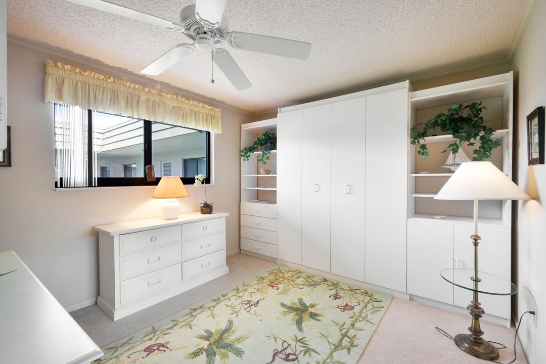 788 Park Shore Dr #E31, Naples, FL 34103