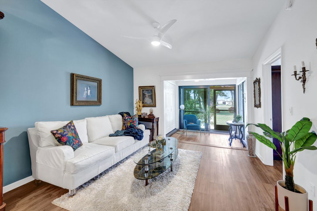 2017 Pine Isle Ln #2017, Naples, FL 34112