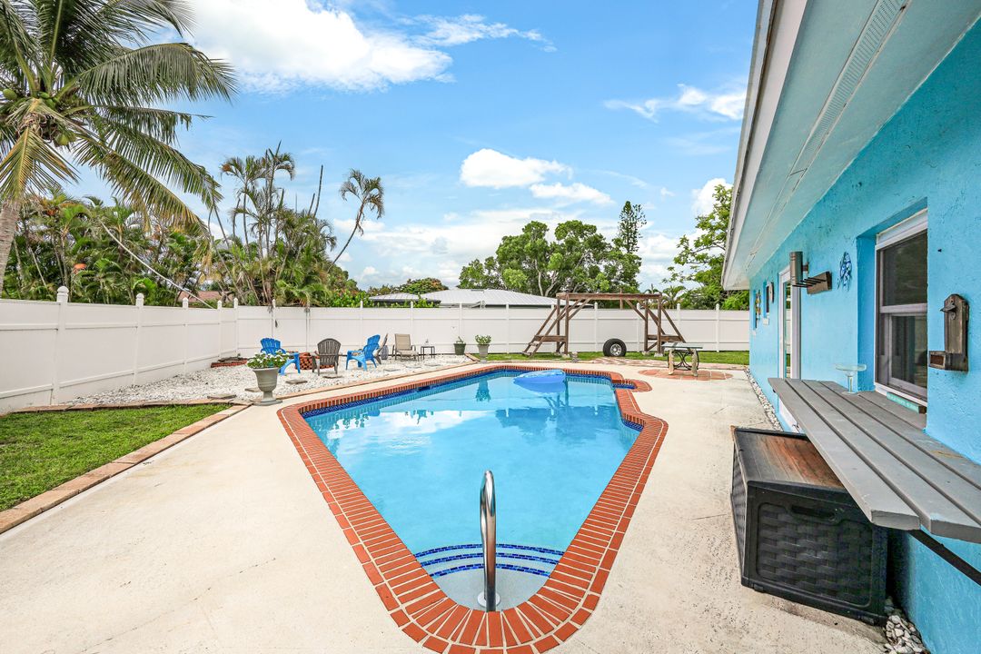 1683 S Hermitage Rd, Fort Myers, FL 33919