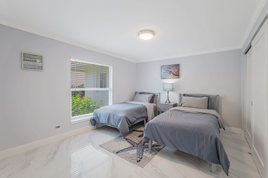 455 Bayside Ave, Naples, FL 34108