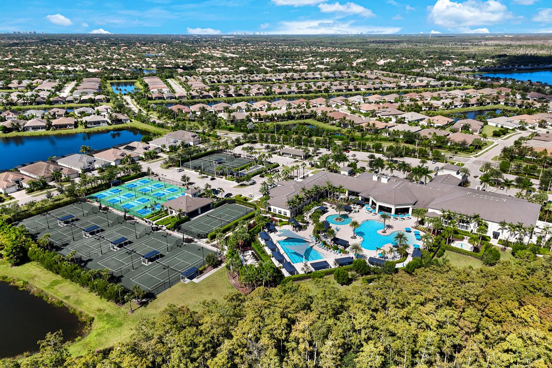 28564 Twain Dr, Bonita Springs, FL 34135