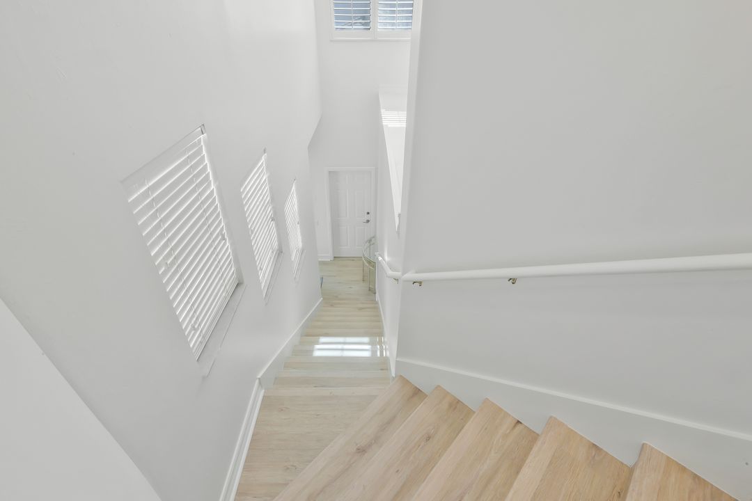 905 Carrick Bend Cir #201, Naples, FL 34110